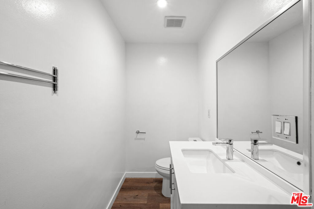 136 S Palm Drive 305 Property Photo 11