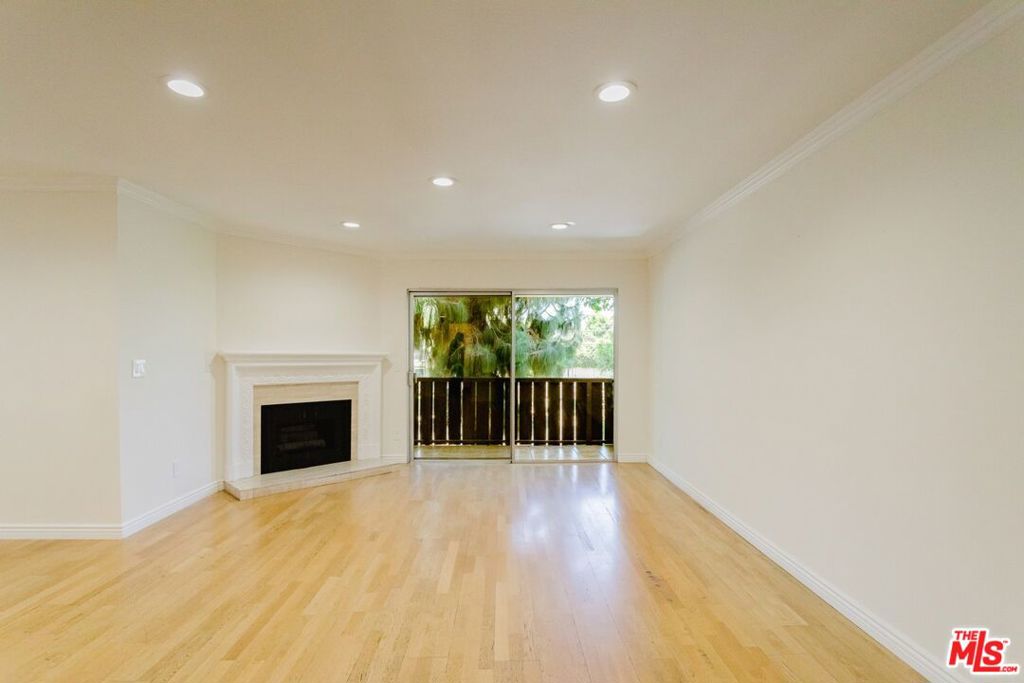 14980 Victory Boulevard 201 Property Photo 3