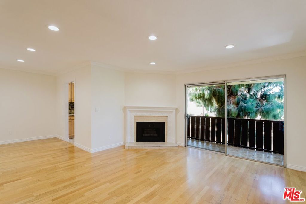 14980 Victory Boulevard 201 Property Photo 4