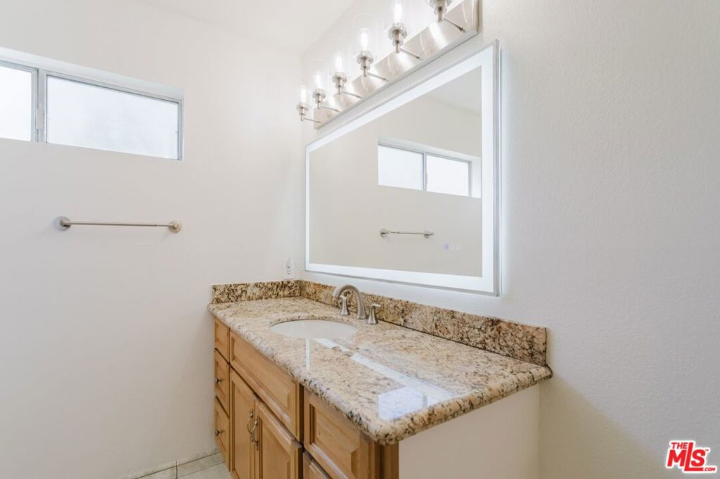 14980 Victory Boulevard 201 Property Photo 18