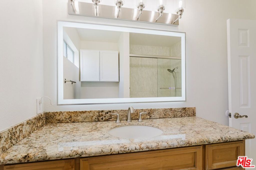 14980 Victory Boulevard 201 Property Photo 19