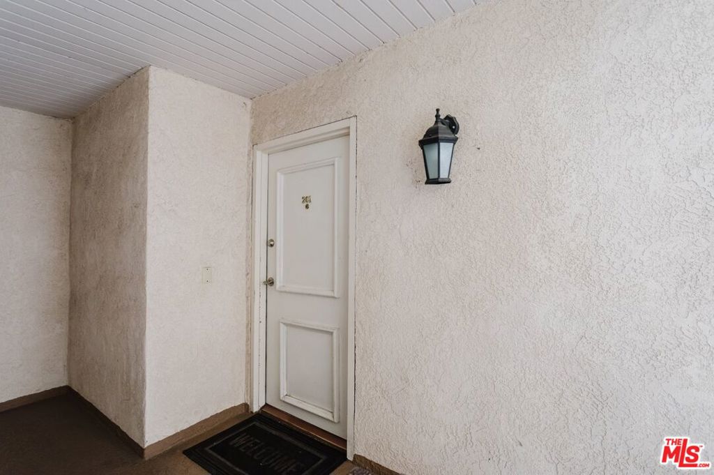 14980 Victory Boulevard 201 Property Photo 27