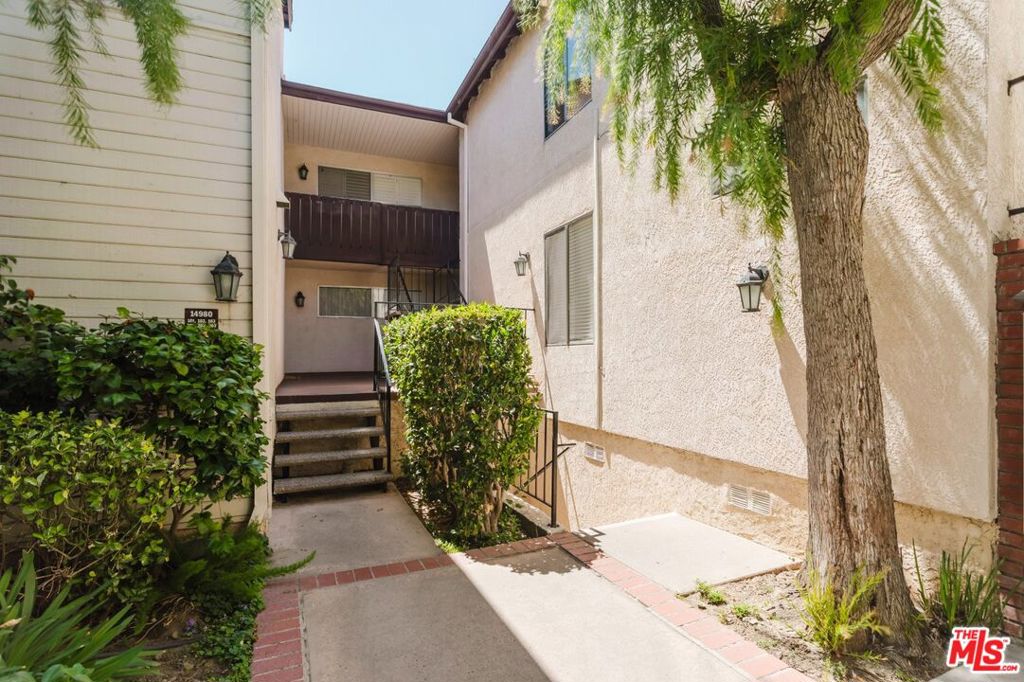14980 Victory Boulevard 201 Property Photo 32