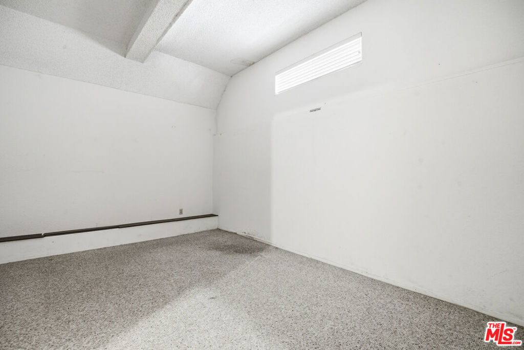 10229 Variel Avenue 12 Property Photo 29