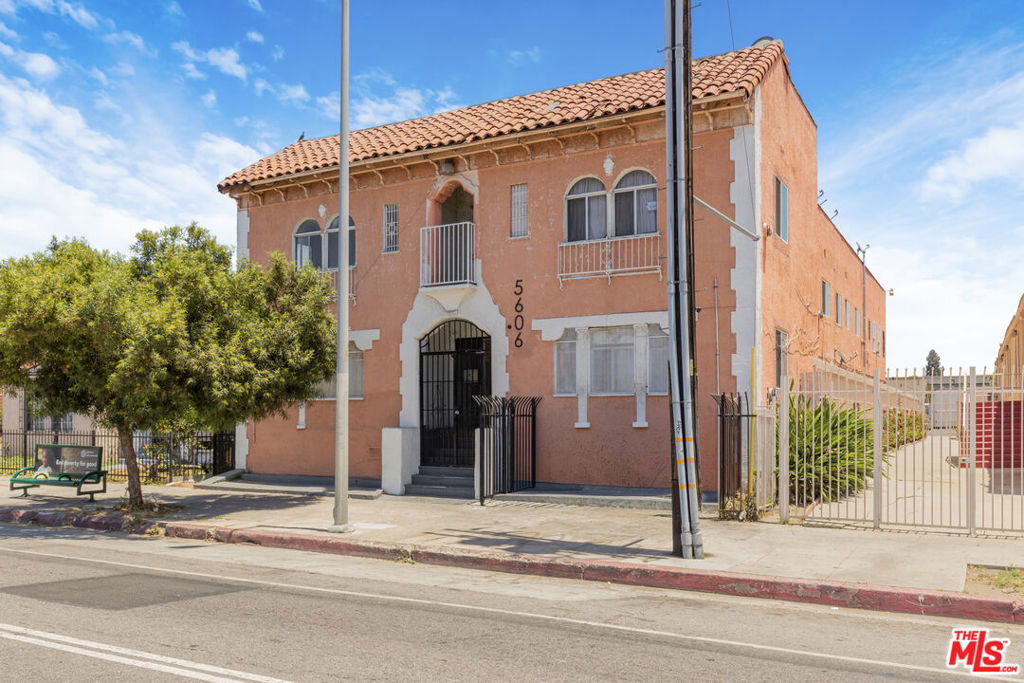 5606 S Figueroa Street Property Photo 4