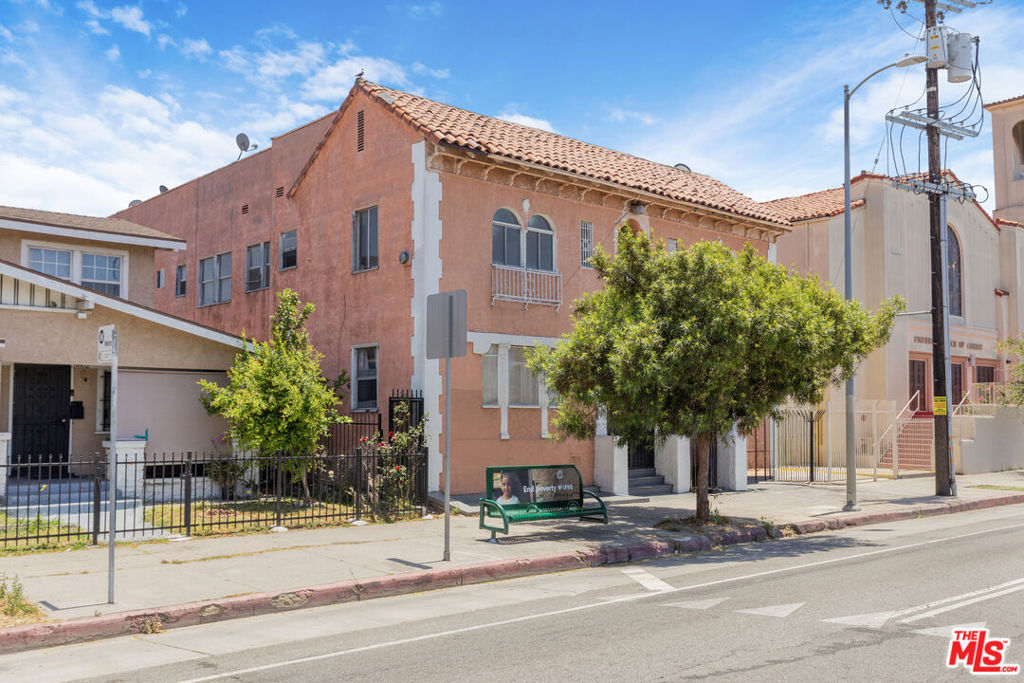 5606 S Figueroa Street Property Photo 6