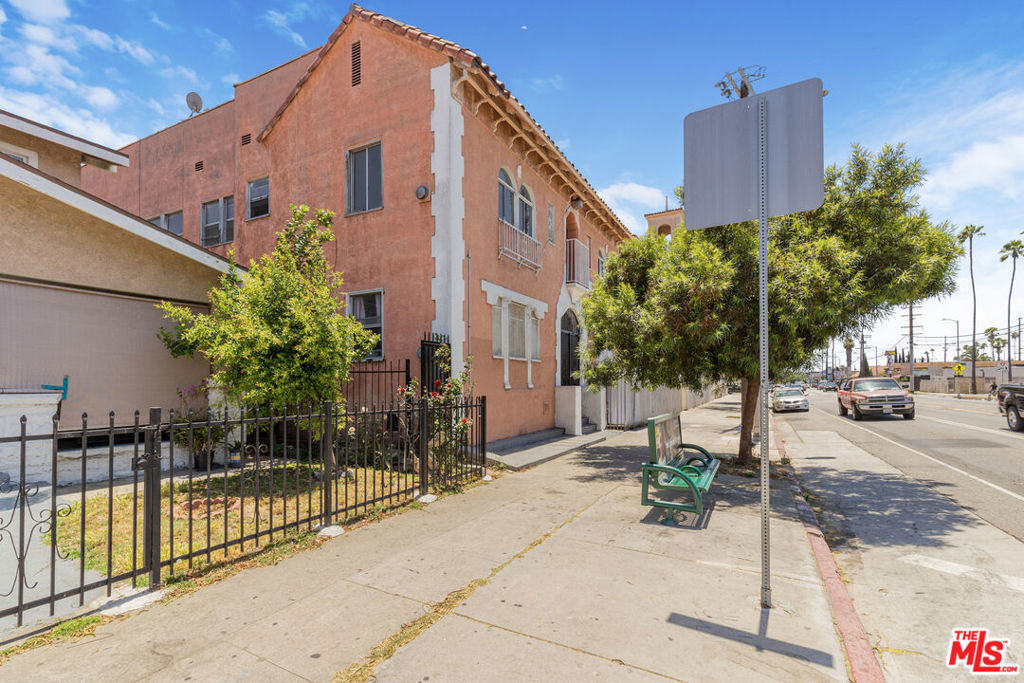 5606 S Figueroa Street Property Photo 7