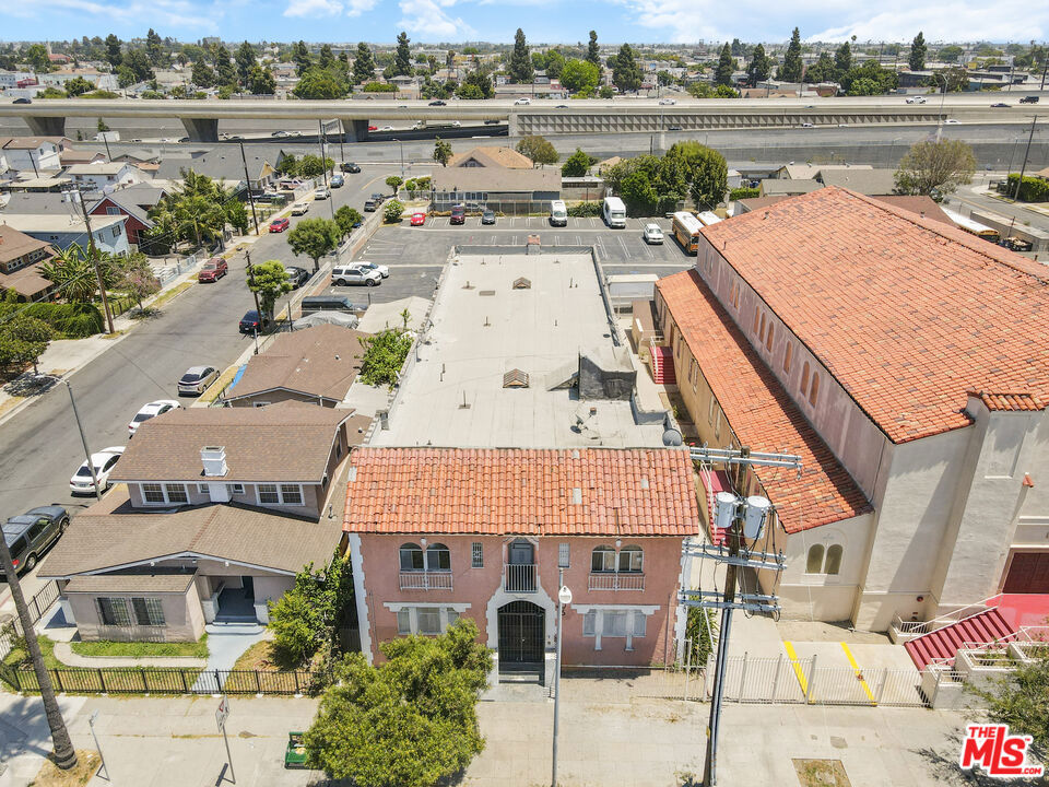 5606 S Figueroa Street Property Photo 8