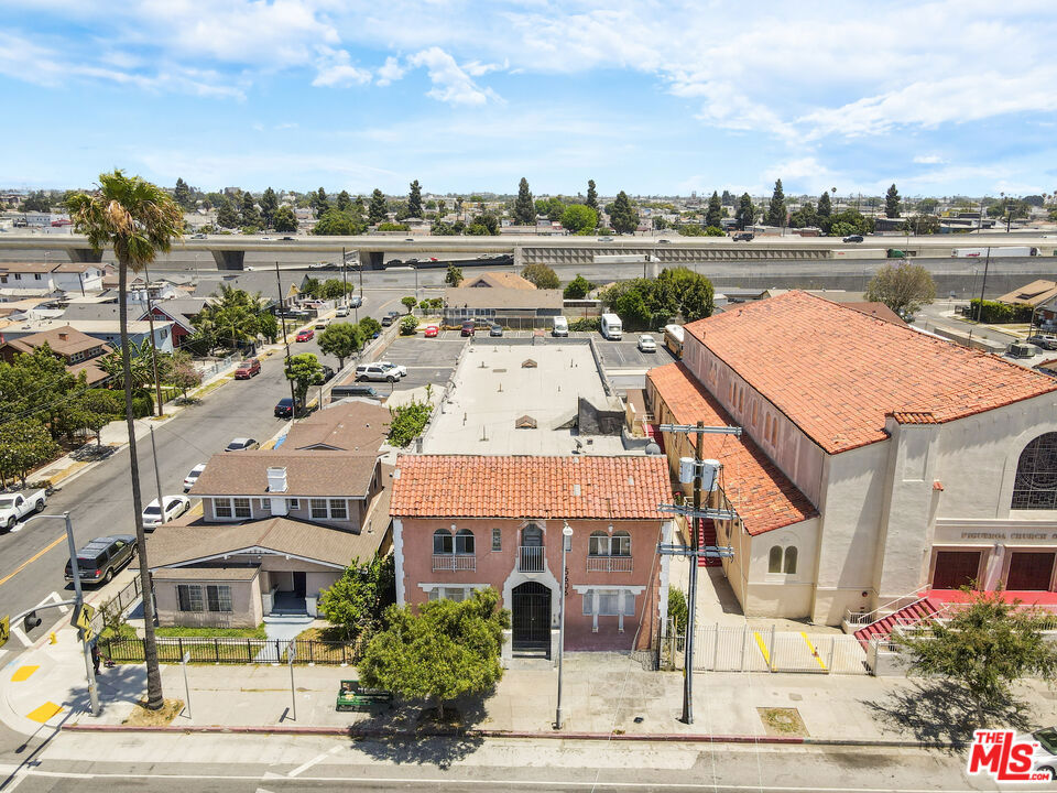 5606 S Figueroa Street Property Photo 9