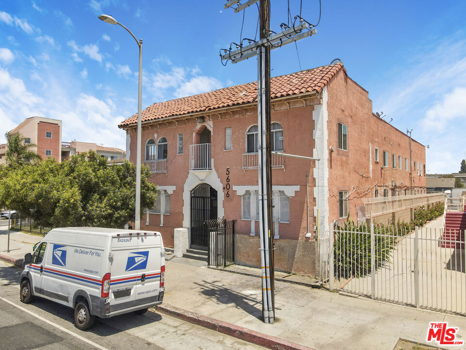 5606 S Figueroa Street Property Photo 14