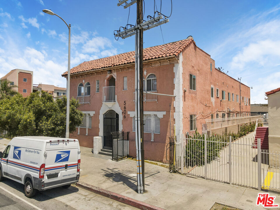 5606 S Figueroa Street Property Photo 15