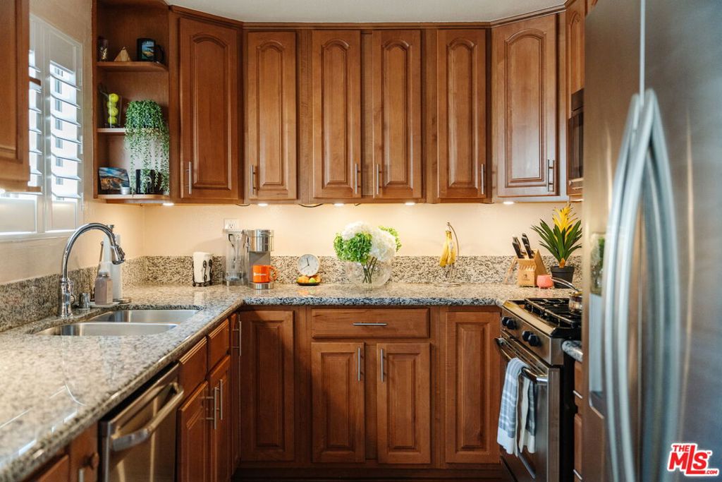 15023 Sherman Way E Property Photo 15