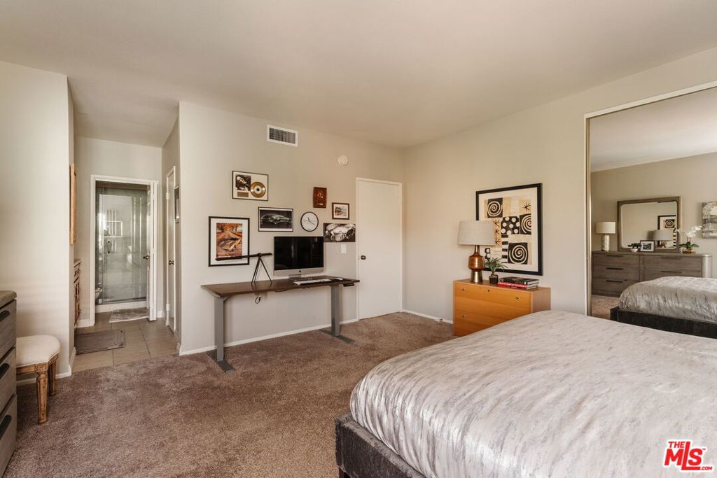 15023 Sherman Way E Property Photo 24