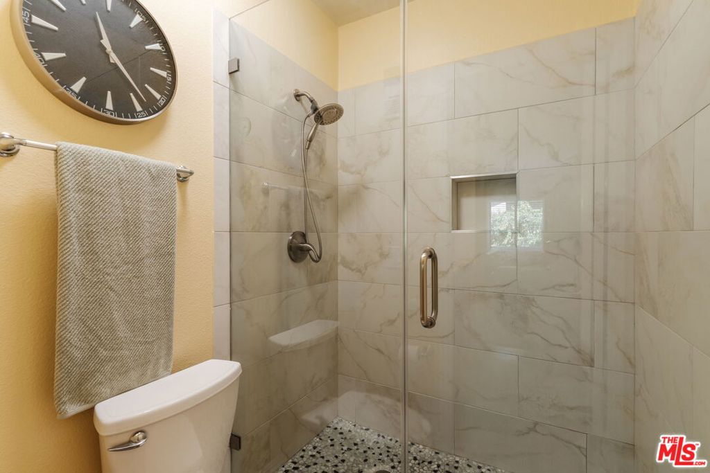 15023 Sherman Way E Property Photo 26