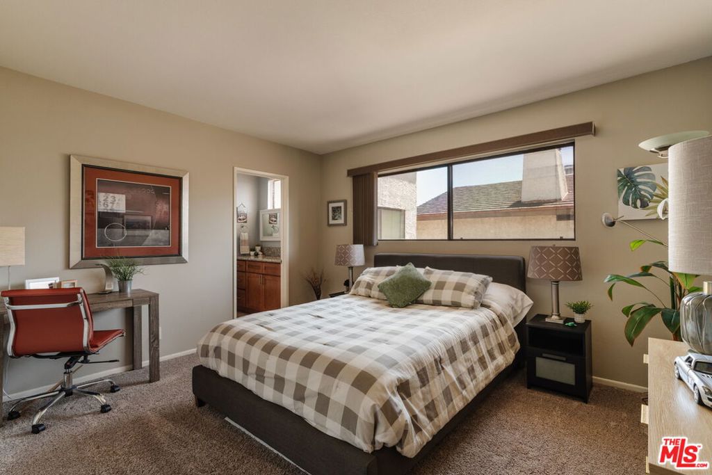 15023 Sherman Way E Property Photo 31