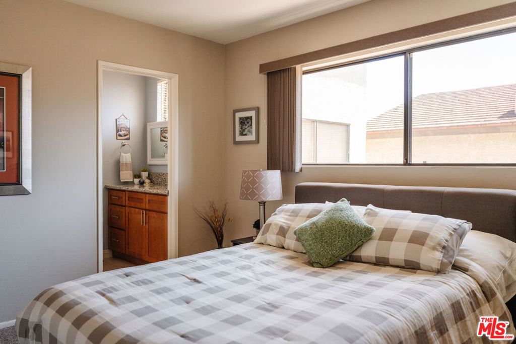 15023 Sherman Way E Property Photo 33
