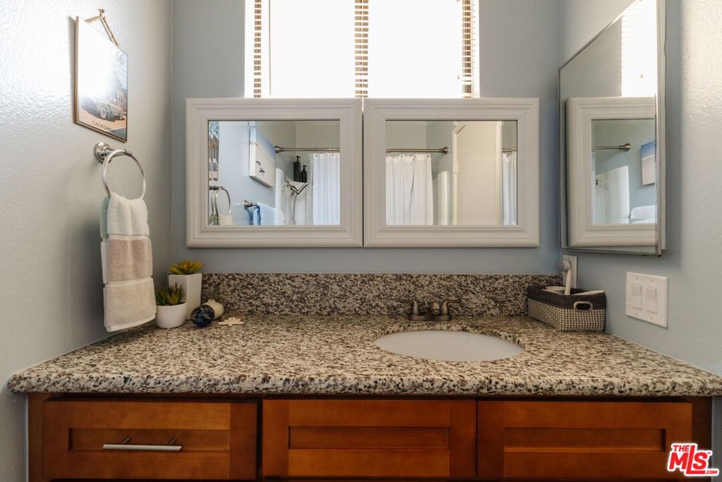 15023 Sherman Way E Property Photo 36