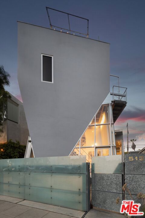 513 Grand Boulevard Property Photo 1