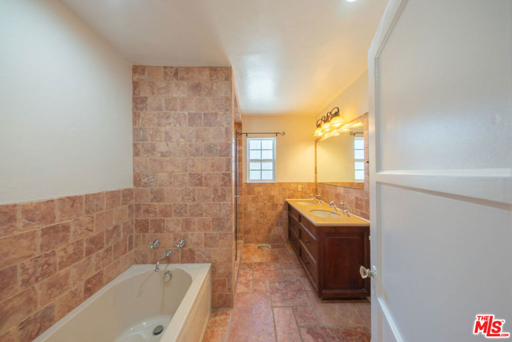 8230 Blackburn Avenue Unit 1 Property Photo 13