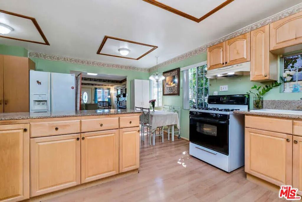 339 N Rampart Boulevard Property Photo 8