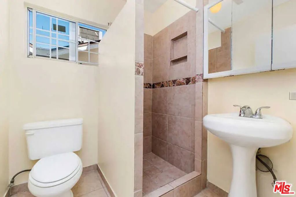 339 N Rampart Boulevard Property Photo 17
