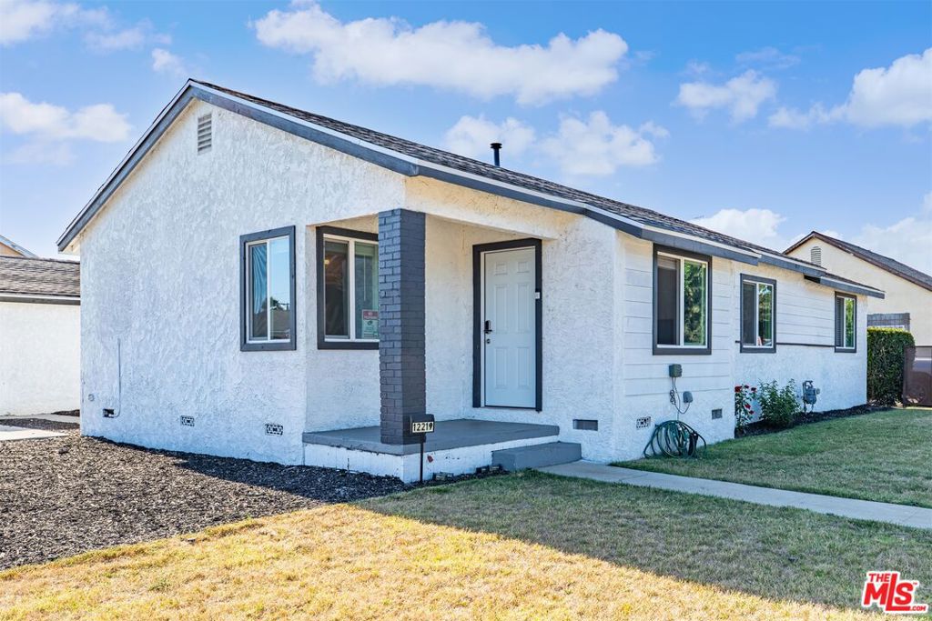 12219 S Central Avenue Property Photo 1