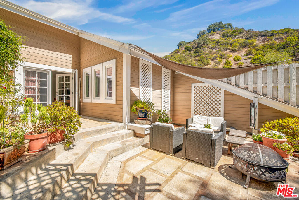1647 N Beverly Glen Boulevard Property Photo 1