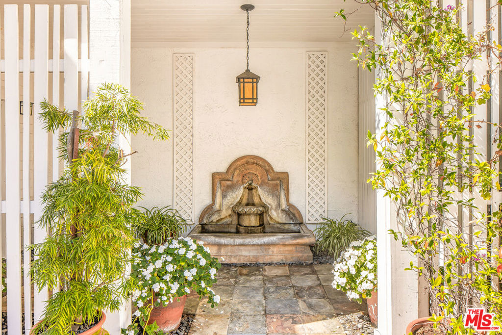 1647 N Beverly Glen Boulevard Property Photo 4