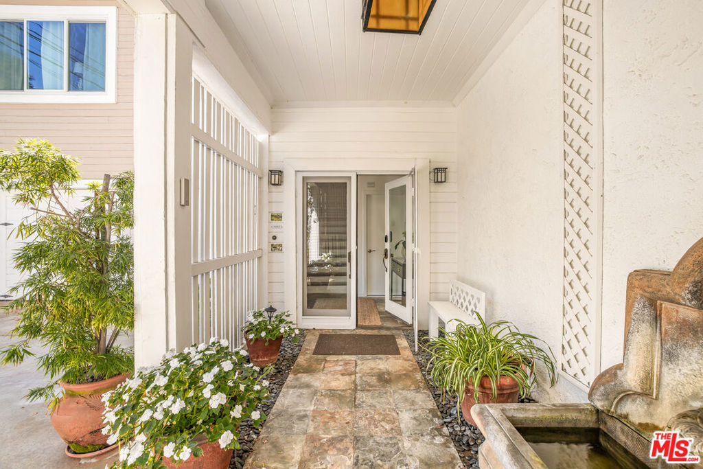 1647 N Beverly Glen Boulevard Property Photo 5