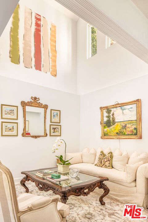1647 N Beverly Glen Boulevard Property Photo 10