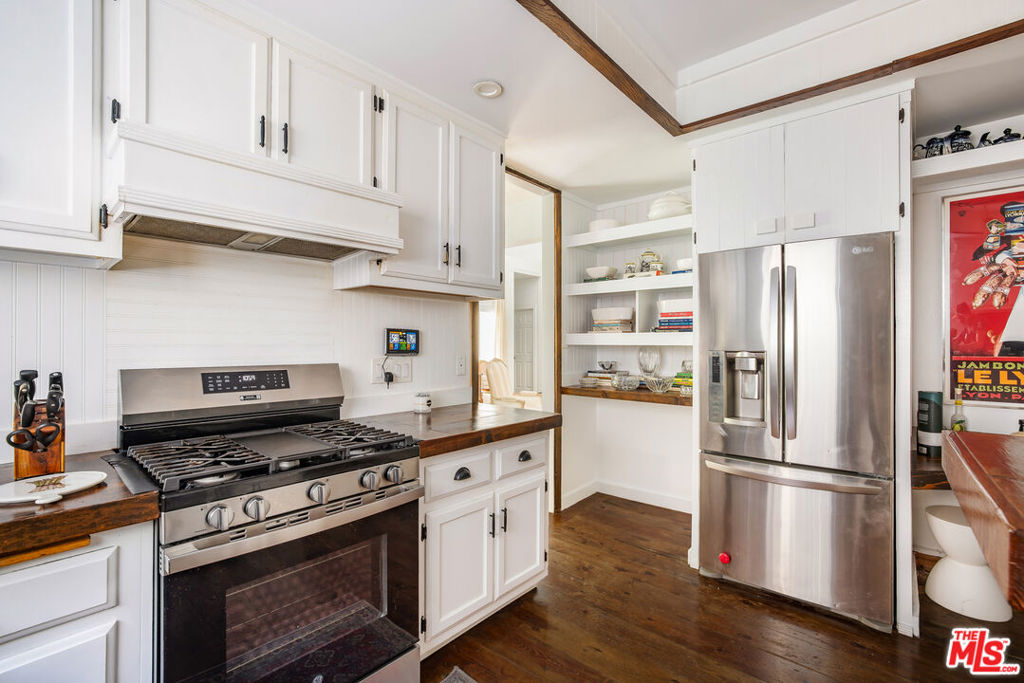 1647 N Beverly Glen Boulevard Property Photo 19