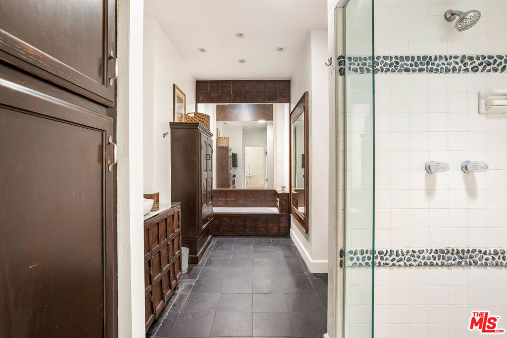 1647 N Beverly Glen Boulevard Property Photo 26