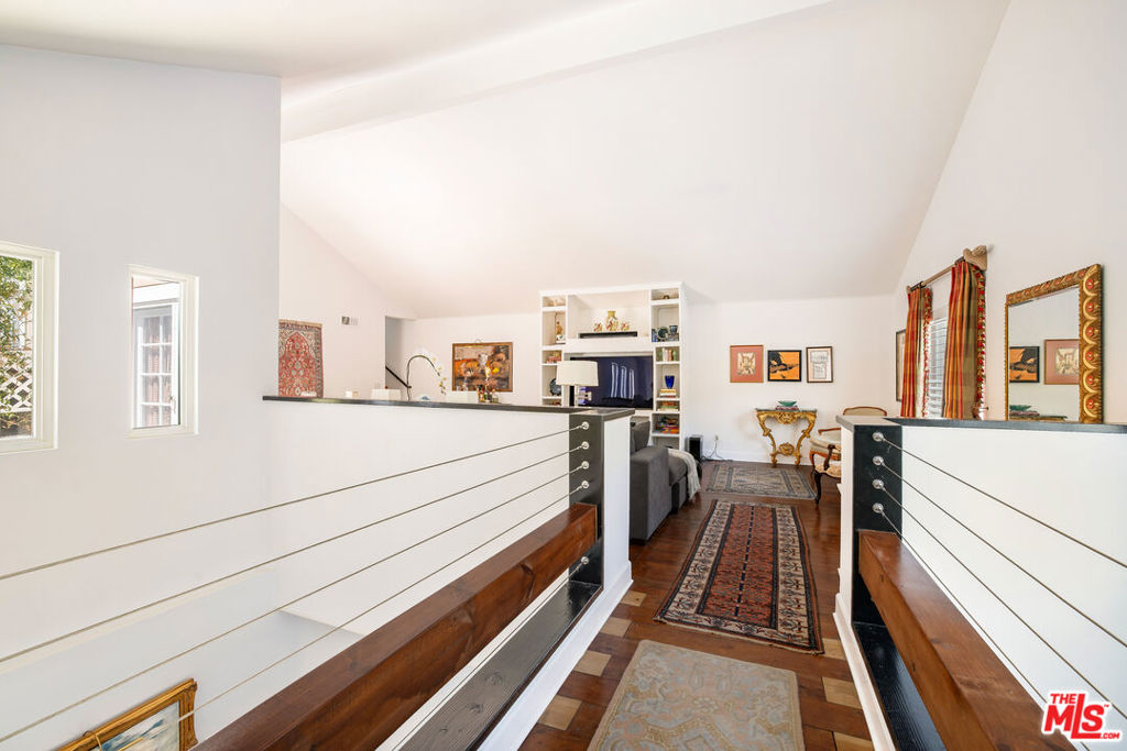 1647 N Beverly Glen Boulevard Property Photo 27