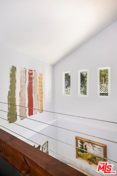 1647 N Beverly Glen Boulevard Property Photo 28
