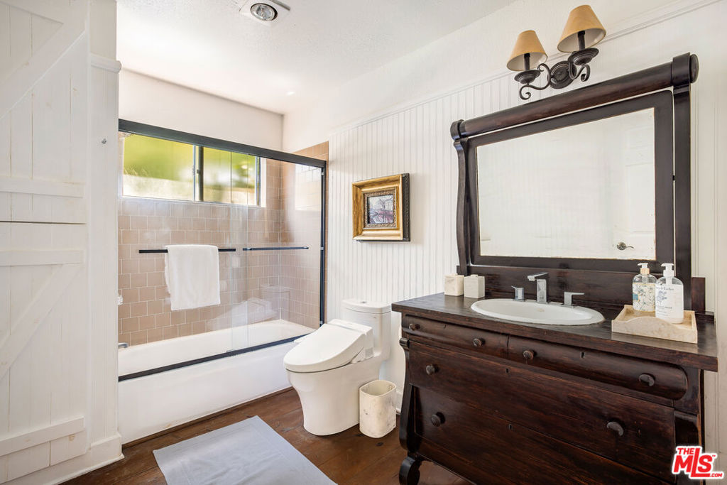 1647 N Beverly Glen Boulevard Property Photo 38