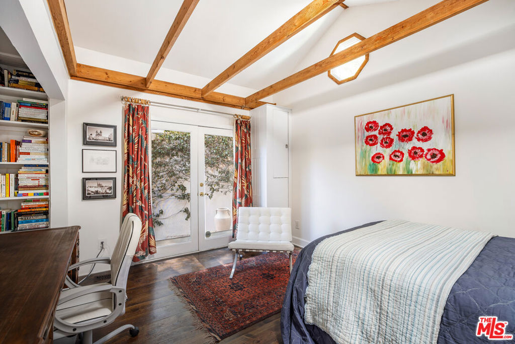 1647 N Beverly Glen Boulevard Property Photo 39