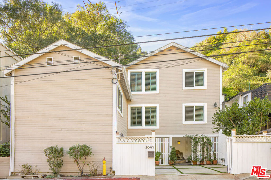 1647 N Beverly Glen Boulevard Property Photo 42