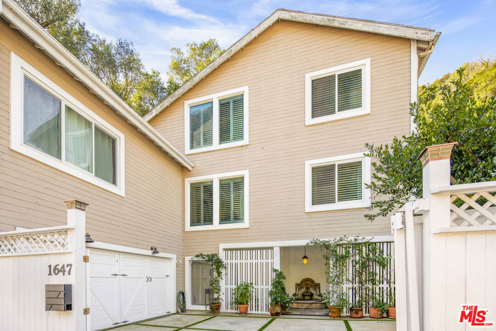 1647 N Beverly Glen Boulevard Property Photo 43