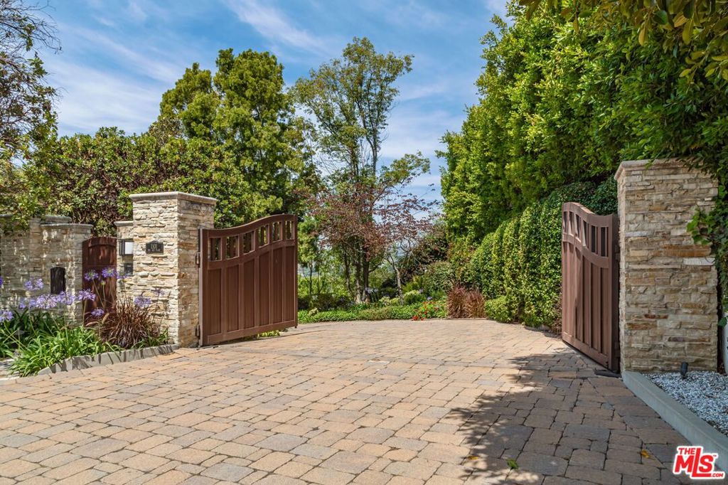 1101 Bel Air Place Property Photo 3