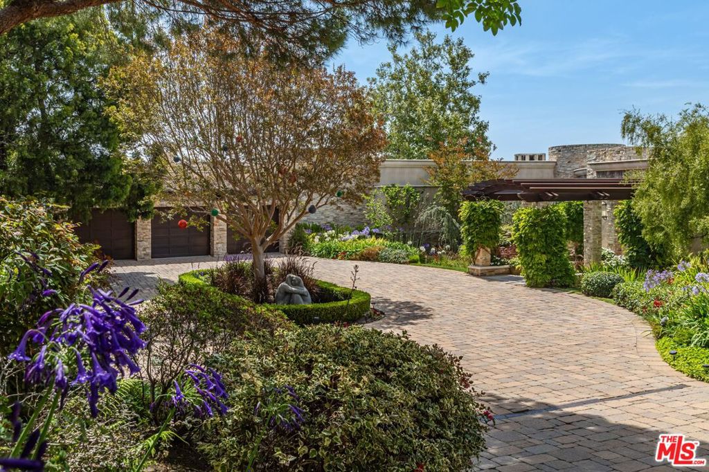 1101 Bel Air Place Property Photo 4