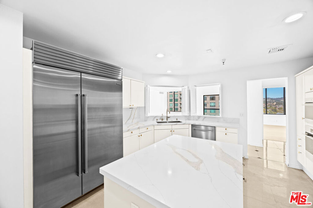 10724 Wilshire Boulevard Ph1505 Property Photo 19