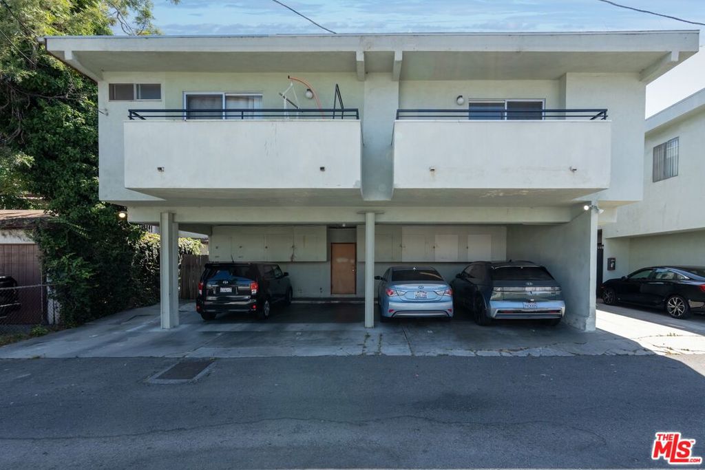 3344 Mentone Avenue Property Photo 6