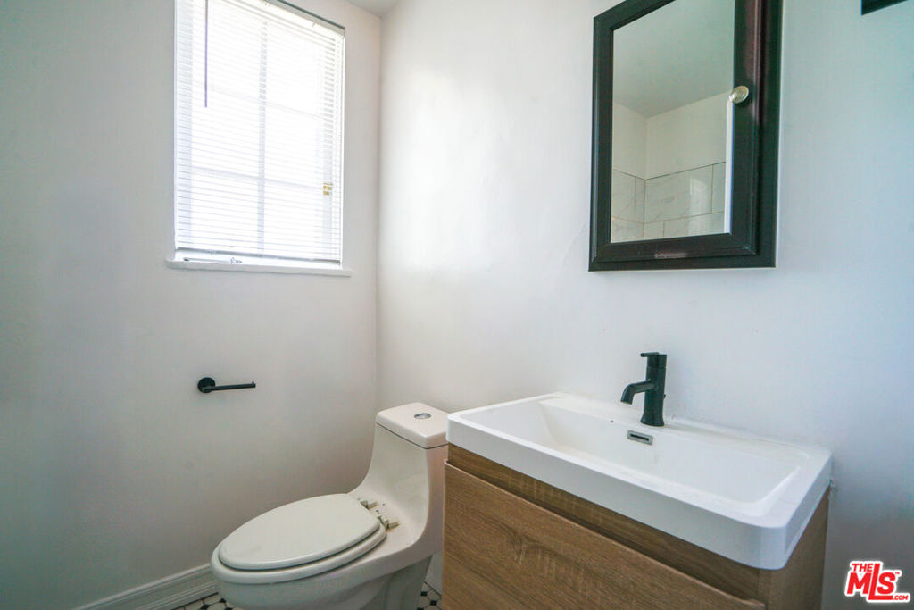 1201 N Crescent Heights Boulevard 402 Property Photo 8