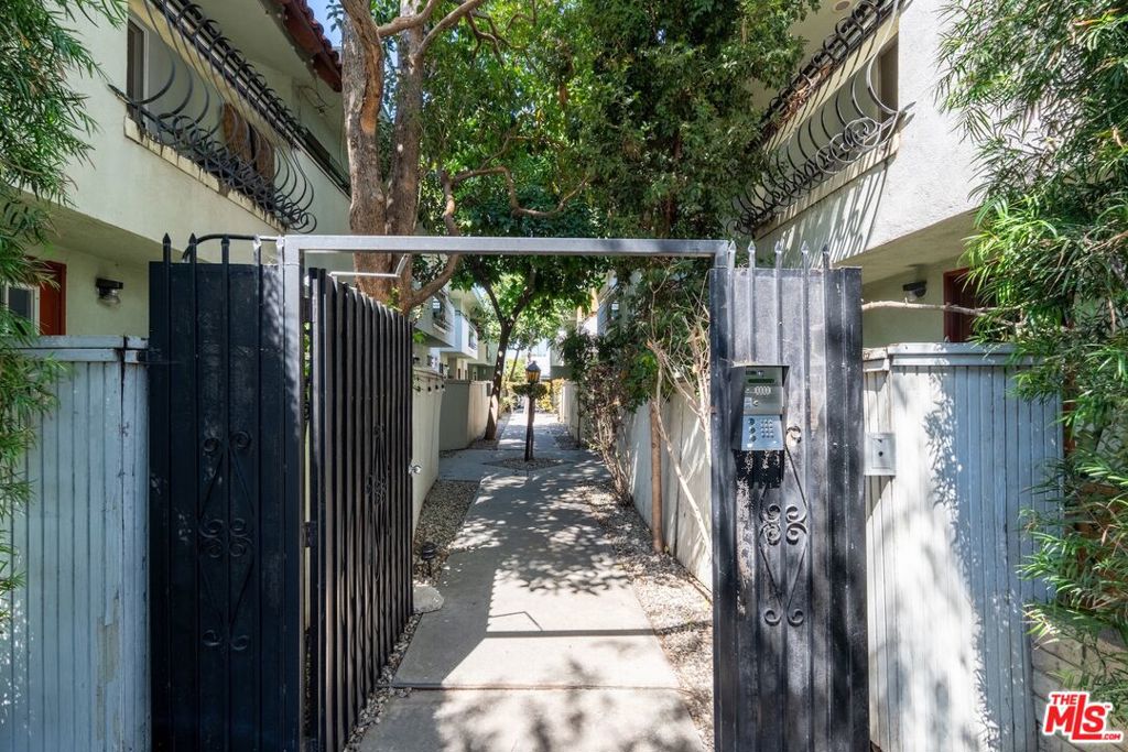 3338 Mentone Avenue Property Photo 2