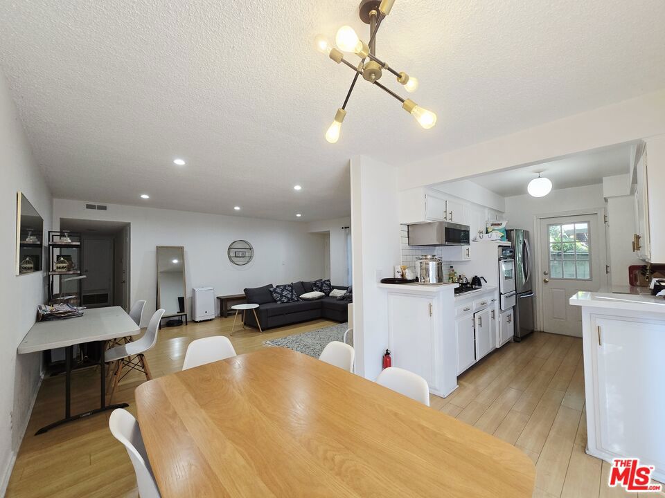 3338 Mentone Avenue Property Photo 8