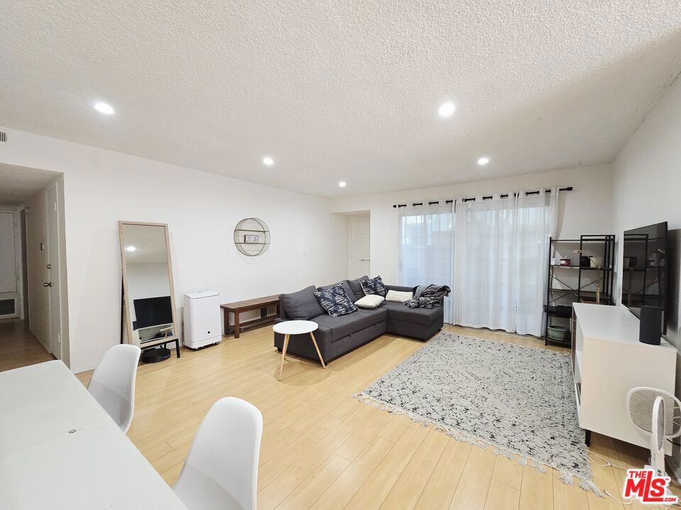 3338 Mentone Avenue Property Photo 9