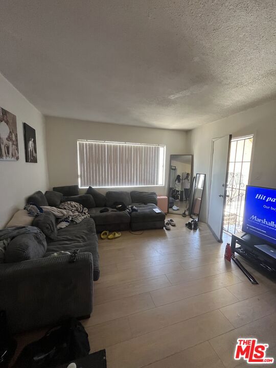 946 S Kingsley Drive 3 Property Photo 4