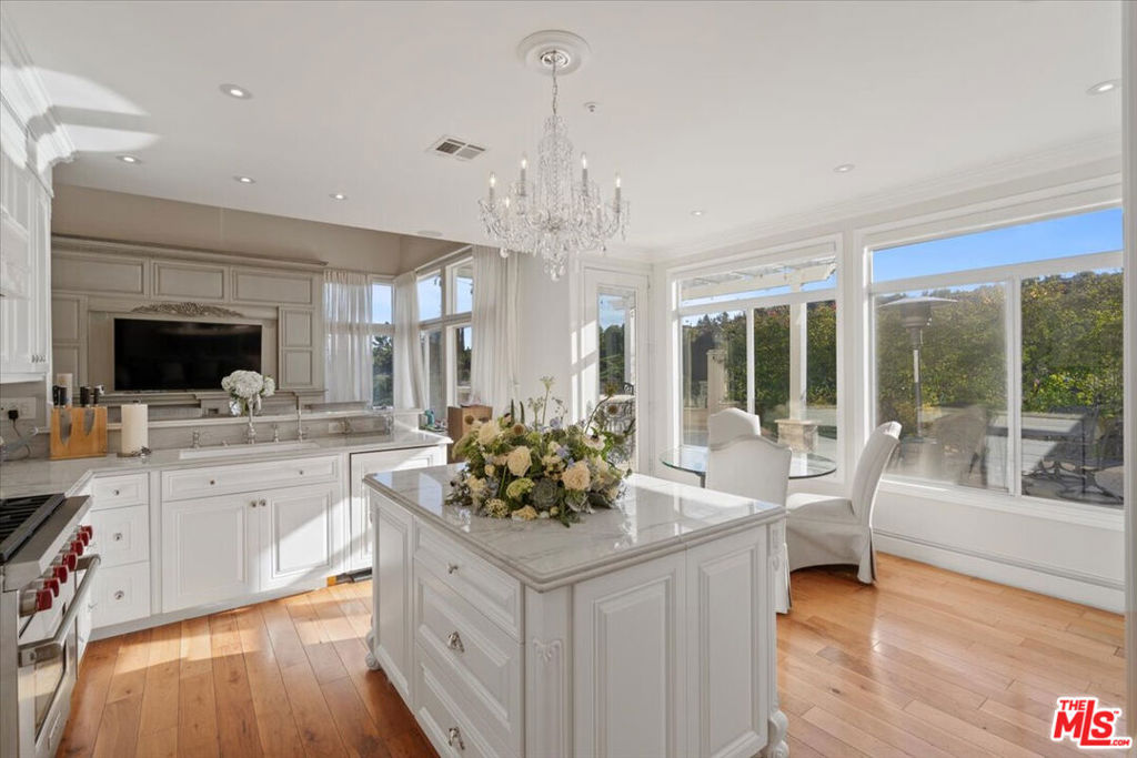 3900 Hilton Head Way Property Photo 4