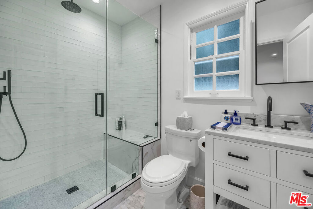 751 Westholme Avenue Property Photo 18