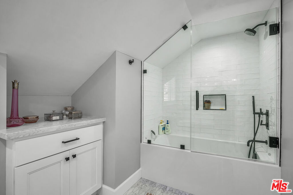 751 Westholme Avenue Property Photo 27
